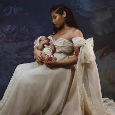 Usain bolt wife age, ig, images, pregnant, baby. Usain Bolt S Girlfriend And Their New Daughter Olympia Lightning Bolt Pics