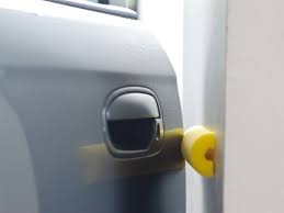 How To Use A Pool Noodle To Protect Your Car Against Scratches In The Garage Pool Noodles Car Hacks Noodles Ideas