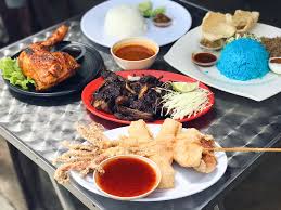 Pelanggan yang datang biasanya akan beratur lebih awal sebelum waktu operasi bermula pada pukul 6.00 petang. Lejen On Twitter 8 Tempat Makan Best Di Shah Alam 2020 Thread Https T Co Rpzyyswlcv Twitter