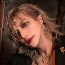 大好きなhydeさんをおかっけて大阪公演お邪魔させて頂きました！ Taste of  loveのhydeさんがセクシーすぎて毎公演目がハートになってしまいます…  hydeさんと文太さんと金子先生ゆかりの地巡りもさせて頂けて本当に美しく幸せな時間を過ごさせて頂きました。 昨日はMORRIE ...