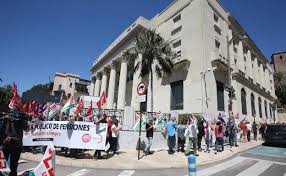Resultado de imagen de Manifestacion Pensionistas en MÃ¡laga. Rodea Banco de EspaÃ±a