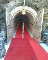 Ardhkunwari garbh joon gufa temple , vaishno devi katra jammu. à¤ªà¤µ à¤¤ à¤° à¤ª à¤° à¤¨ à¤— à¤« à¤¦à¤° à¤¶à¤¨ à¤¸à¤š à¤š à¤¦ à¤² à¤¸ Maa Vaishno Devi Facebook