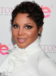 Toni Braxton S Short Curly Pixie Shows Off Her Gorgeous Doe Eyes Short Hair Styles Celebrity Hairstyles Edgy Short Hair