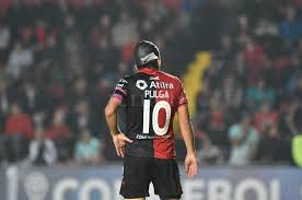 Se trataría del defensor bruno bianchi, el volante rodrigo aliendro y el delantero pulga rodríguez (a quien se lo espera en atlético una vez que finalice su contrato en santa fe). Galeria De Imagenes Pulga Simple Como La Empanada Y Vino En Jarra Ellitoral Com