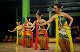 Kemudian tari saman sudah menjadi salah satu tarian daerah yang sangat begitu populer di indonesia bahkan sampai ke mancanegara. Tari Jawa Tengah
