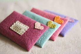 Setelah ditenun, kain tersebut dinap satu kali, dan kemudian diputihkan, diwarnai, atau diolah, lalu kemudian dinap lagi. Kerajinan Tangan Contoh Kerajinan Tangan Dari Kain Flanel Membuat Amplop Flanel