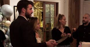Maybe you would like to learn more about one of these? Miley Cyrus Und Liam Hemsworth Heimliche Hochzeit Kurier At