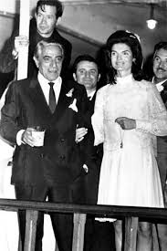 Jackie Wearing A Valentino Dress For Her Wedding To Aristotle Onassis In 1968 Jackie Onassis Jackie Kennedy Jacqueline Onassis