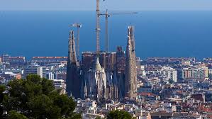 Столица прекрасной каталонии связана с другими городами испании и зарубежными странами отличным транспортным. V Barselone Turisty Smogli Pokinut Sobor Sagrada Familiya Ria Novosti 18 10 2019