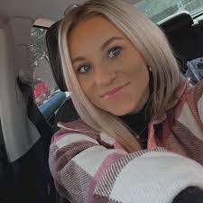 Danielle Settles's Instagram, Twitter & Facebook