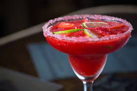 In questo video, troverai molte ricette per creare dei cocktail. 6 Cocktail Da Fare In Casa Per Conservare Il Mood Festivo Famelici