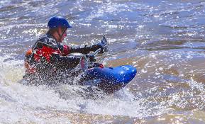 Carleton kayaking club hosts first-annual Rideau River Rave