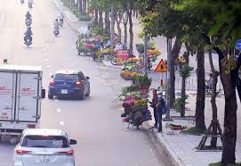 Một thời kiếm sỹ huyền thoại. Ngay Ä'áº§u Ha Ná»™i Gian Cach Xa Há»™i Váº«n Con Hang Rong Va NgÆ°á»i Dan Ra Ä'Æ°á»ng Ä'ong Ä'uc