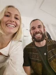 Last week we had a vulnerable, intimate, beautiful call together that made  us realise that it is not only important to come together in this way, but  also incredibly nourishing! I can´t