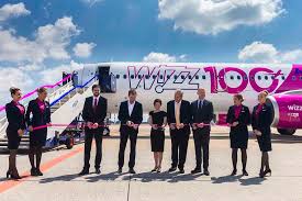 Passengers can pay an additional fee for reserved seating and preferred seats, food and beverages while on board. Wizz Air Hat Ihr 100 Airbus Flugzeug In Dienst Gestellt Aerobuzz De