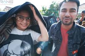 Untuk menjengkuk orang yang sedang sakit usahakan mencari waktu yang lebih tepat, serta tidak terlalu lama di tempat agar tidak menganggu istirahatnya orang sakit dan usahakan jaga bahasa dan kata. Setelah Diteriaki Sombong Warganet Juga Heran Akan Sikap Asli Nagita Slavina Saat Blusukan Hingga Masak Di Dapur Merry Namanya Juga Orang Kaya Semua Halaman Sajian Sedap