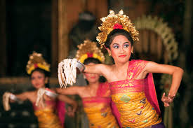 Properti tari merupakan semua alat yang digunakan sebagai media atau perlengkapan dari pementasan suatu. Pendet Dance Wikipedia
