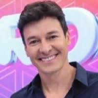 Rodrigo faro limpa porta gigante de sua casa e brinca: Rodrigo Faro The Personality Database Pdb Hosts Presenters