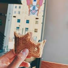 Una De Las Mejores Cosas De La Vida Es Que Debemos Interrumpir Regularmente Cualquier Labor Y Concentrarnos En La Comida Excelente