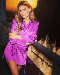 Check spelling or type a new query. Elenh Tsolakh O Gamos To Instagram H Hlikia To Ypsos Kai Oi Kriseis Panikoy Glance