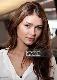 Sarah Mutch's Instagram, Twitter & Facebook