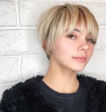 Throwback Baby Blonde Bob For Macysorrelle Coolgirlhair P S I M Taking My First Real Vacation Ever I Ll Be Out Of Edgy Hair Short Hair Styles Hair Beauty