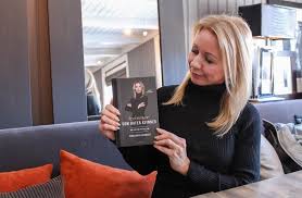 Blogger anne brith davidsen anmeldte en politimann for trusler og forsøk på bestikkelser. Nyheter Mosjoen Anne Brith Davidsen Fra Mosjoen Anmeldte Politimann Na Er Han Funnet Skyldig Av Spesialenheten
