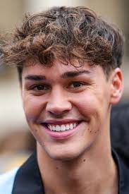 Noah Beck's Instagram, Twitter & Facebook