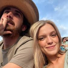 Sara Bridges's Instagram, Twitter & Facebook