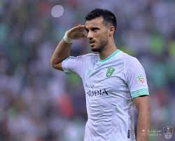 عمر جهاد السومة (28 مارس 1989)، هو لاعب كرة قدم سوري من مواليد دير الزور، سوريا، يلعب في مركز الهجوم مع نادي الأهلي السعودي و‌منتخب سوريا لكرة القدم. Ø§Ù„Ø§ØªØ­Ø§Ø¯ Ø§Ù„Ø³ÙˆØ±Ù‰ ÙŠØ¯Ø§ÙØ¹ Ø¹Ù† Ø¹Ù…Ø± Ø§Ù„Ø³ÙˆÙ…Ø© ÙÙ‰ Ø¨ÙŠØ§Ù† Ø±Ø³Ù…Ù‰ Ø§Ù„ÙŠÙˆÙ… Ø§Ù„Ø³Ø§Ø¨Ø¹