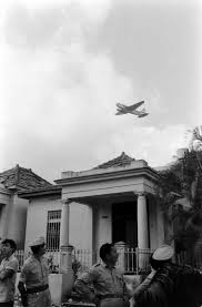 În fapt, adevărata victorie a fost a rusi , deoarece au adus comunismul si. Criza Rachetelor Cubaneze Google Arts Culture