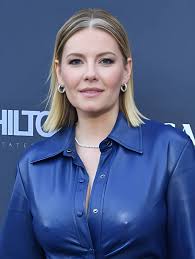 Beautiful Outfit of Elisha Cuthbert