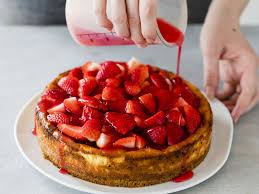 Kasekuchen Mit Erdbeeren Schnell Leicht Mit Keksboden Die Besten Backrezepte Mit Gelinggarantie Rezept Einfach Backen Lebensmittel Essen Erdbeer Kasekuchen