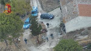 Duro colpo della squadra mobile di trapani alla rete di protezione e di comunicazione di matteo messina denaro, latitante dal 1993. Mafia Arresti E Perquisizioni A Fiancheggiatori Di Matteo Messina Denaro Tele Occidente