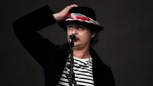 Pete's appearance is a far cry from his days as the libertines and babyshambles frontman (picture: Pete Doherty Boyong Konselor Rehab Selama Konser