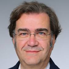 From being to identity: analysis and synthesis of the self