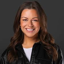 Kristin Collignon's Instagram, Twitter & Facebook