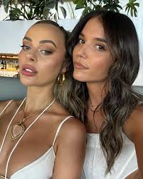 Shorehouse with the chicks 🫶🏽