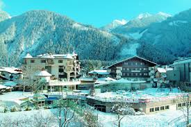 To help you find the best hikes and walks around mayrhofen, we've reviewed our full collection of trails and routes in the region. Ski Review Mayrhofen Austria