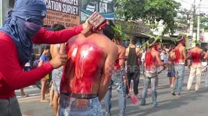 Sepung calzada tarlac city salibatbat 2016. Newsflare Catholics Whip Themselves Until They Bleed In Easter Festival In Philippines