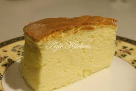 Kemudian tuang adunan cream cheese diatasnya, tutup semula dengan aluminium foil dan kukus selama 15 minit. Cotton Soft Japanese Cheesecake Azie Kitchen