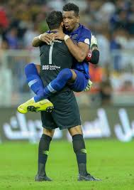 قال حارس مرمى نادي ‎الهلال عبدالله المعيوف، إن أمر مشاركتي في النهائي بيد الجهاز الطبي، مضيفا: وفي حال مشاركتي سأكون متواجد لدعم الفريق ومؤازرته . Ø§Ù„Ù…Ø¹ÙŠÙˆÙ ÙŠÙˆØ§ØµÙ„ ØªØ£Ù„Ù‚Ù‡ Ø£Ø®Ø¨Ø§Ø± Ø§Ù„Ø³Ø¹ÙˆØ¯ÙŠØ© ØµØ­ÙŠÙØ© Ø¹ÙƒØ§Ø¸