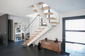 Escalier 1 4 Tournant Limon Central Inox A Anglet 64 Escaliers Modernes Escalier Escaliers Maison