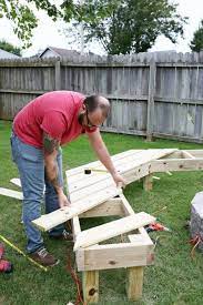 Diy Circle Bench Around Your Fire Pit Gardens Ideas 1001 Gardens Fire Pit Bench Backyard Projects Fire Pit Patio