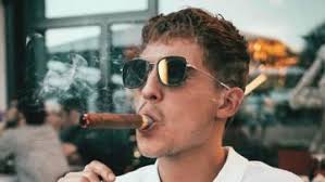 Lil kleine is dit weekend gearresteerd door de spaanse politie. Het Vermogen Van Lil Kleine Jorik Scholten Weet Wat Geld Verdienen Is