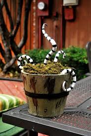 Pin By A Loved Life Blog On Be Ready For Halloween 3 Halloween Diy Outdoor Halloween Yard Decorations Outdoor Halloween