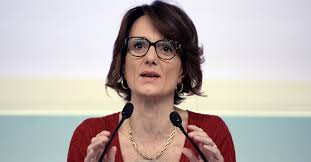 Una faccia allegra, un sorriso spontaneo e tanta voglia di divertire e divertirsi. La Ministra Per La Famiglia Elena Bonetti I Nostri Figli Hanno Diritto Di Giocare Apriamo I Parcogiochi A Turno Bigodino