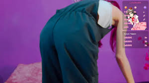 Em Roqueen mesmerizes with her provocative gaze on CamWhores