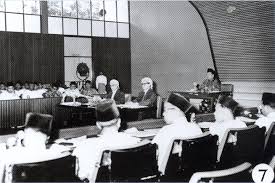 Tema 11 (bab 7 tingkatan 5). Sistem Demokrasi Berparlimen Di Malaysia Malaysia Ialah Sebuah Negara Yang Mengamalkan Sistem Demokrasi Berparlimen Di Bawah Pentadbiran Raja Berperlembagaan Dengan Seri Paduka Baginda Yang Di Pertuan Agong Sebagai Ketua