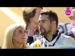 Havent seen anyone else mention it so thought i would share. Superman Henry Cavill Hatte Probleme Mit Dem Alter Seiner Freundin Youtube